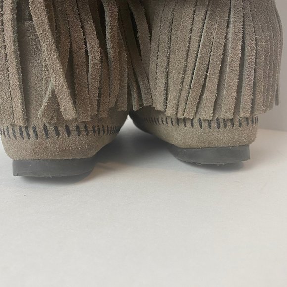 Minnetonka 3-Layer Soft Suede Fringe Boot Grey Size 6 - Picture 9 of 14
